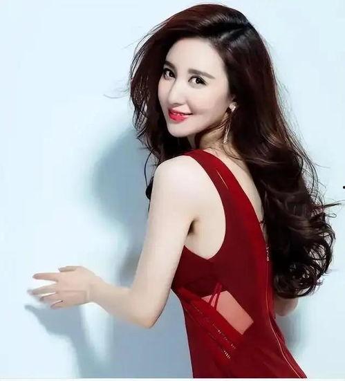 张萌明星,璀璨星途，多面魅力女神的演艺生涯回顾