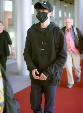 男明星的卫衣,揭秘男明星的个性卫衣穿搭秘籍